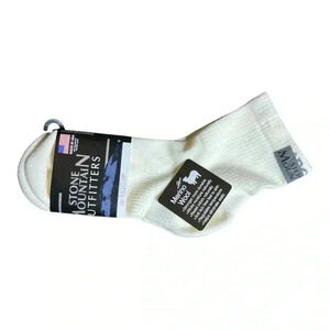 Stone Mountain Accessories Ivory women’s Socks size small.